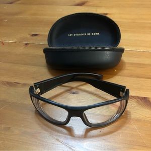 Madson Manic glasses with case